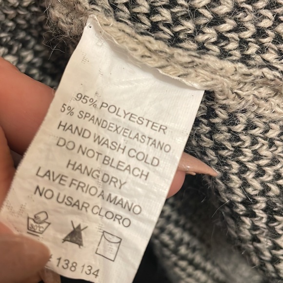 Giraffe sweater Size M - Picture 6 of 8